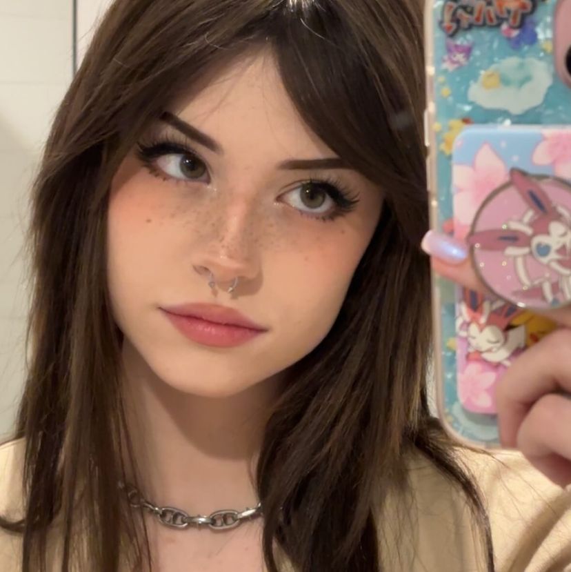 HannahOwo - Popular OnlyFans model and content creator